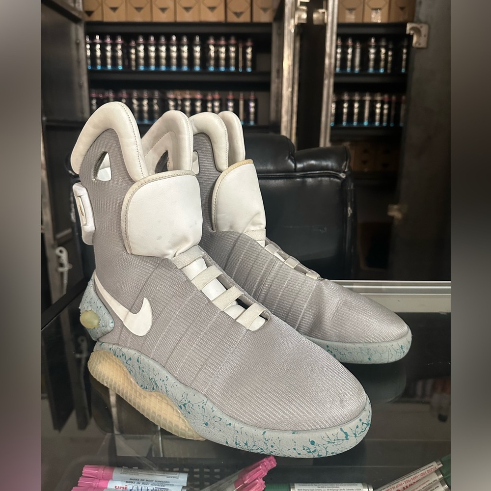Nike Mag style. Gray Men’s size 9